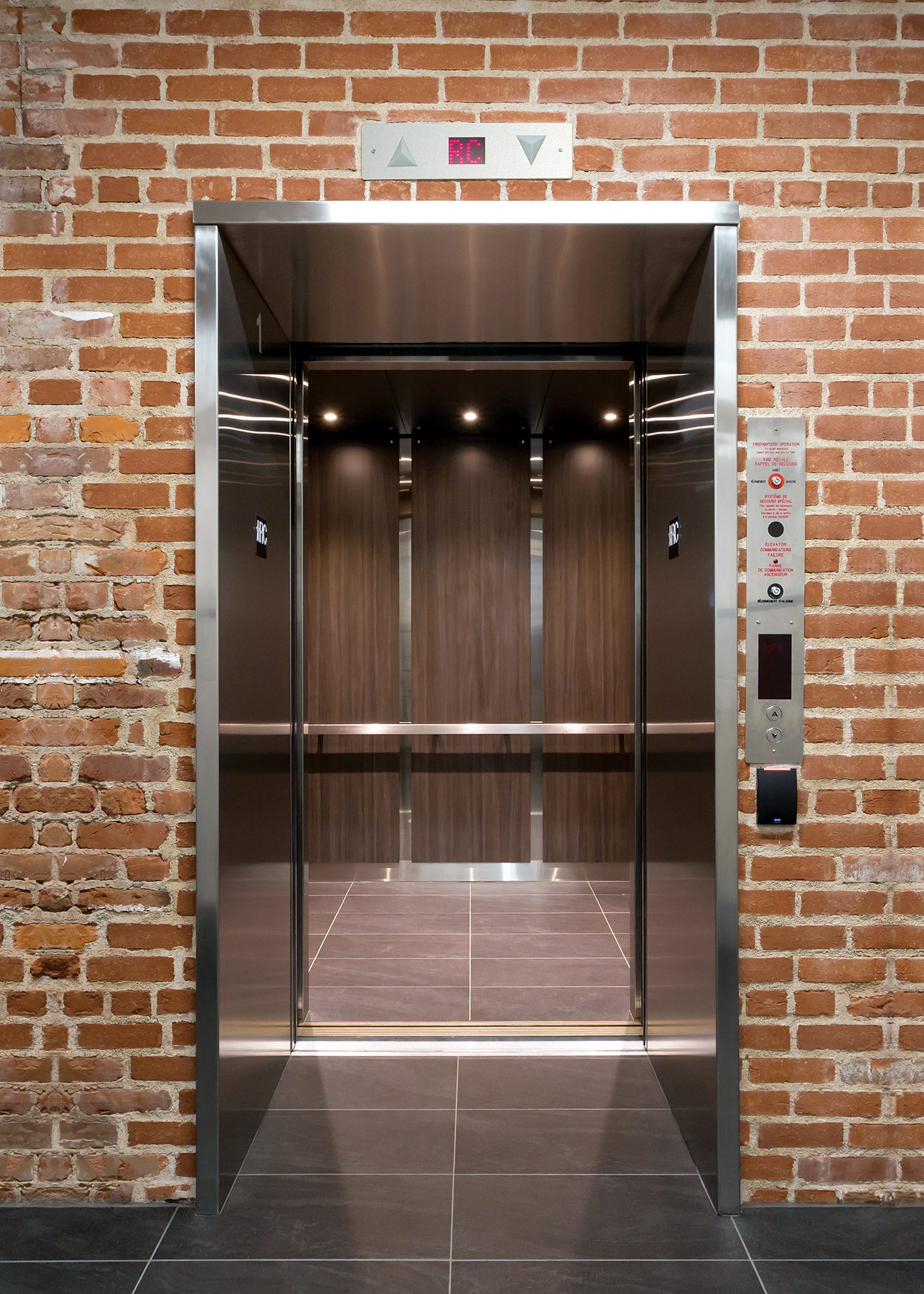 Exemple d'installation d'une ascenseurs réalisée par Lumar